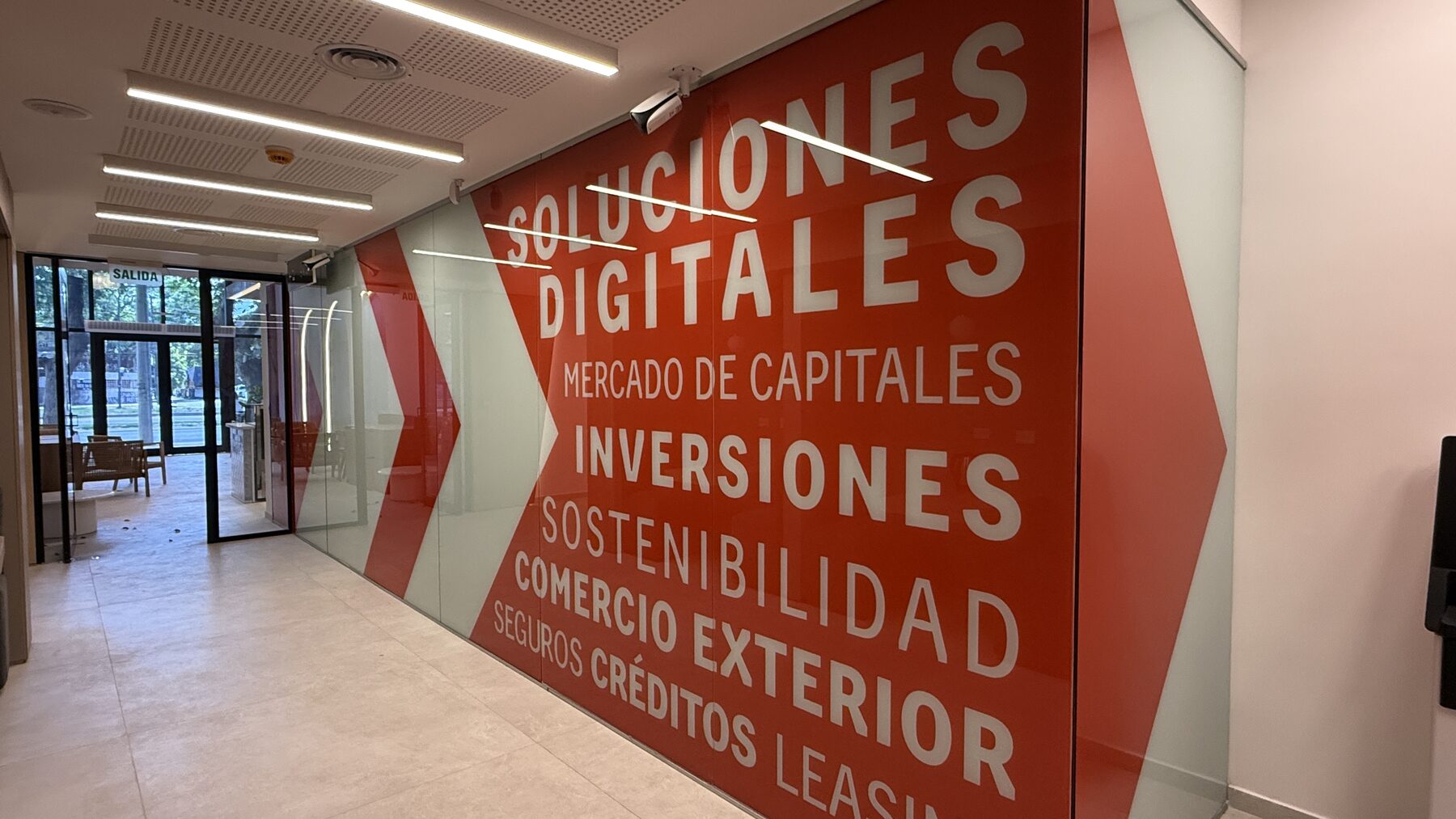 Mural gráfico — local comercial