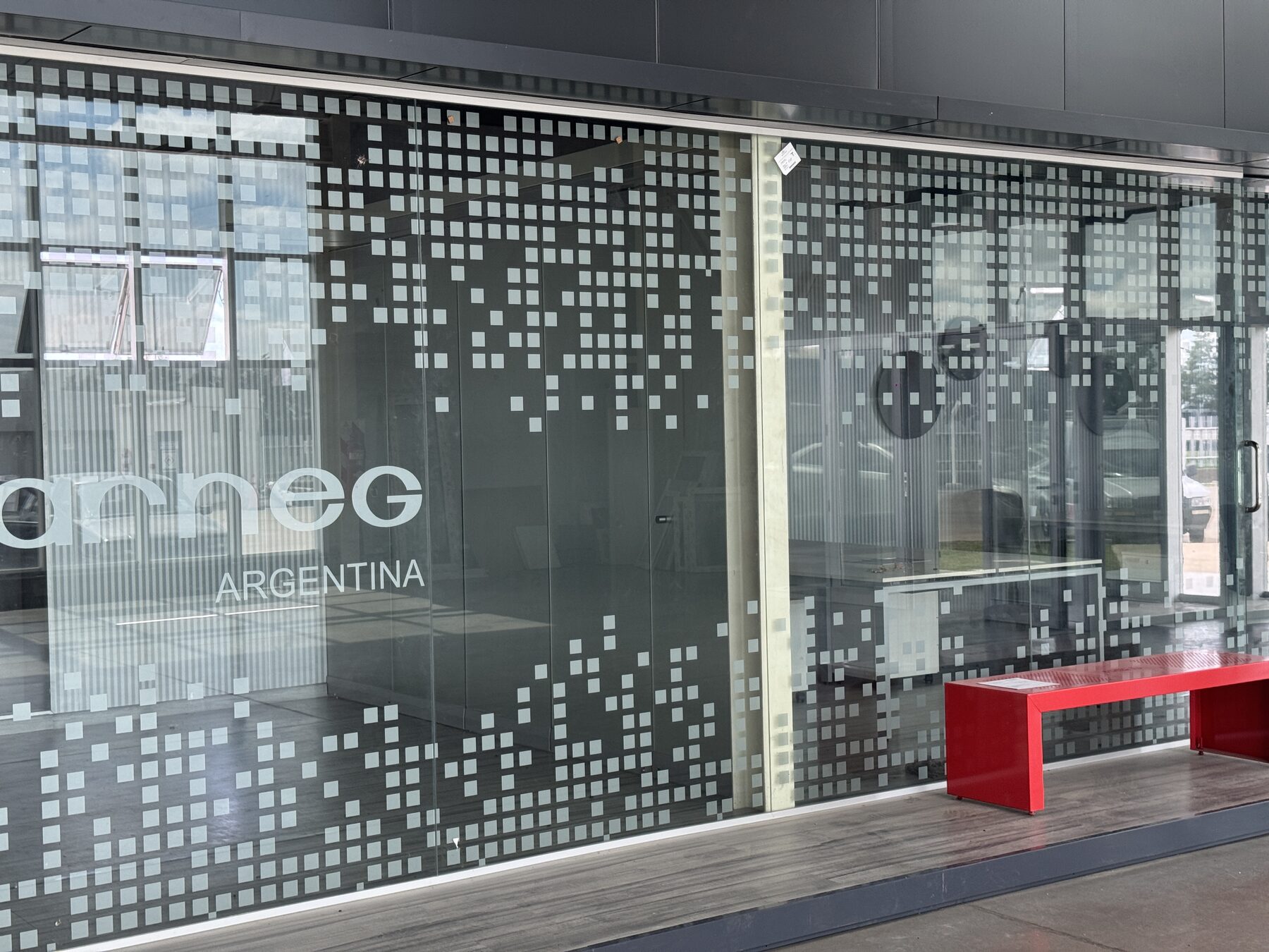 Arneg Argentina — vidriera esmerilada