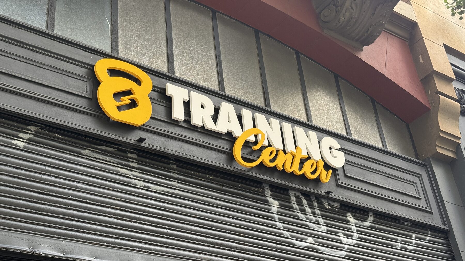Training Center — cartel exterior
